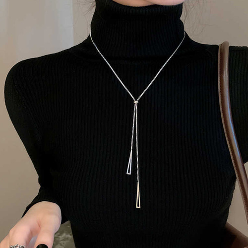 Pull-out long chain luxury niche 2025 design sense high-class lock chain neck chain fashion sweater chain for women