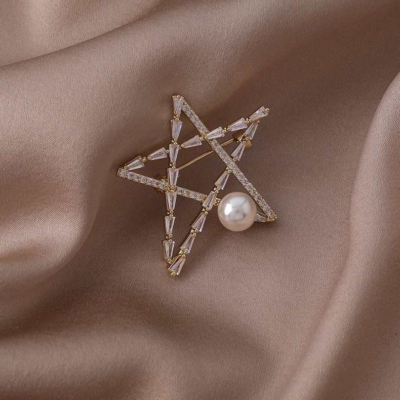 Five-pointed Star Pearl Zircon Copper Brooch Wholesale Nihaojewelry display picture 5