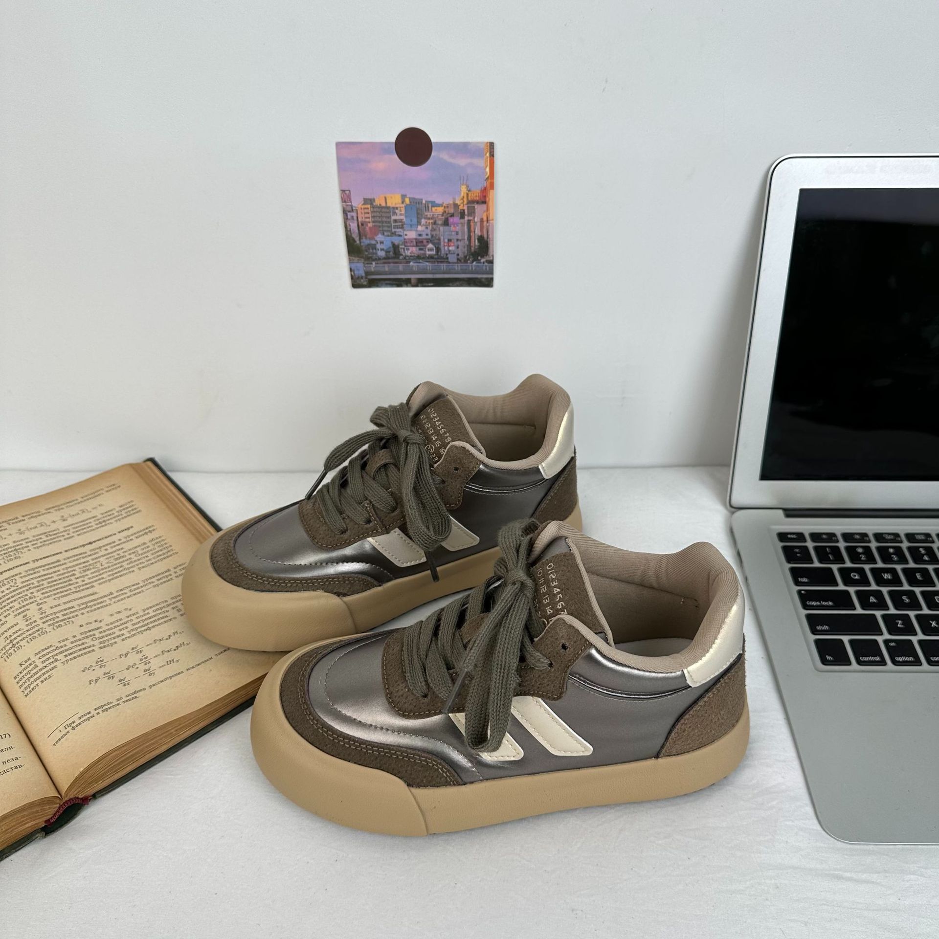 2024 invierno nuevos zapatos casuales deportivos cálidos retro más zapatos de todo fósforo de terciopelo zapatos de plataforma de nicho 6584