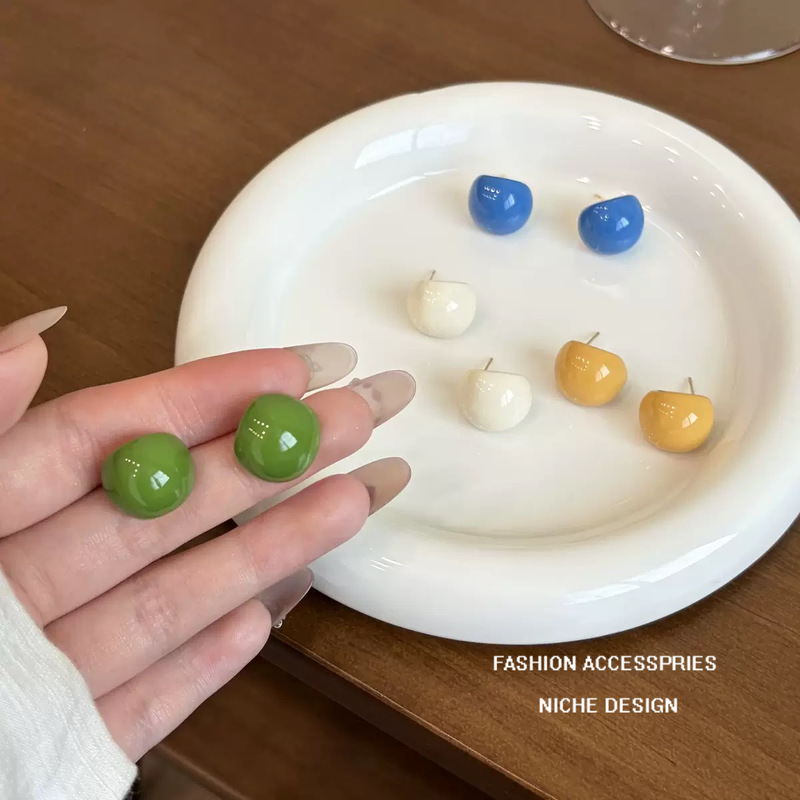 Dopamine Yellow Enamel Drip Glaze Stud Earrings for Women, Stylish and Sophisticated, Simple Korean Style, Versatile for Commuting