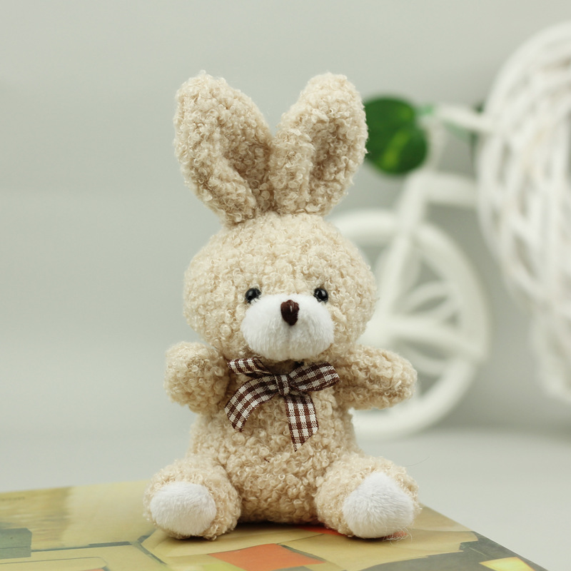 Dibujos animados lindo pajarita sentado conejito muñeca de juguete de los niños de peluche colgante mochila llavero muñeca al por mayor