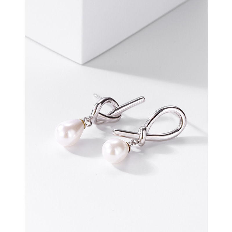 Diseño personalizado perla pendientes S925 plata esterlina nueva moda Corea del Sur elegante Internet celebridad irregular pendientes para las mujeres