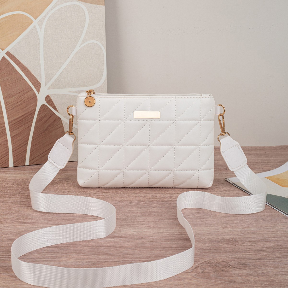 Mini bolso de mano exclusivo bordado con mini teléfono de moda, nuevo bolso pequeño cuadrado triangular para monedas, color negro._voghion.com