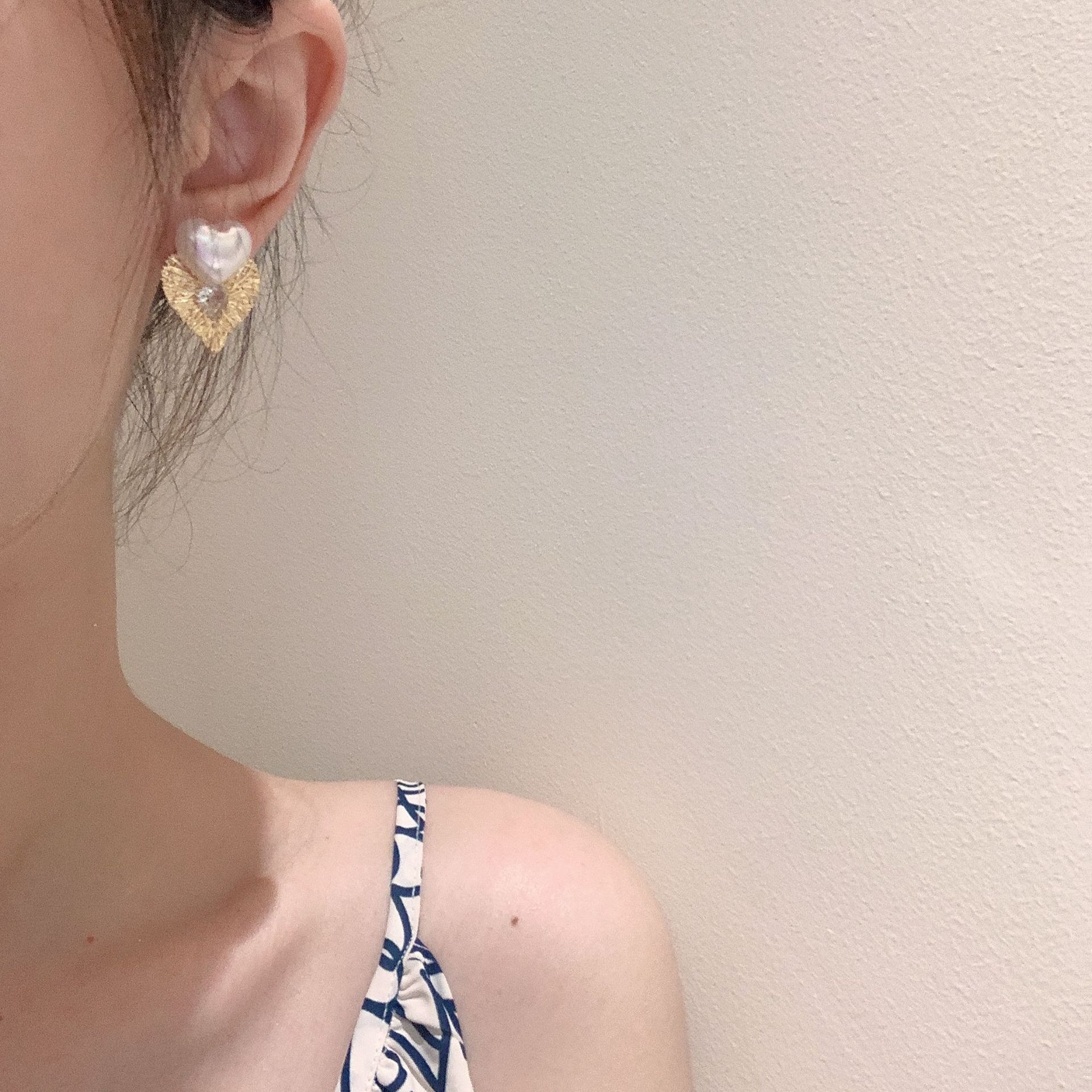 Women's Gender 1 Pair Simple Style Commute Heart Shape Inlay Alloy Pearl Ear Studs
