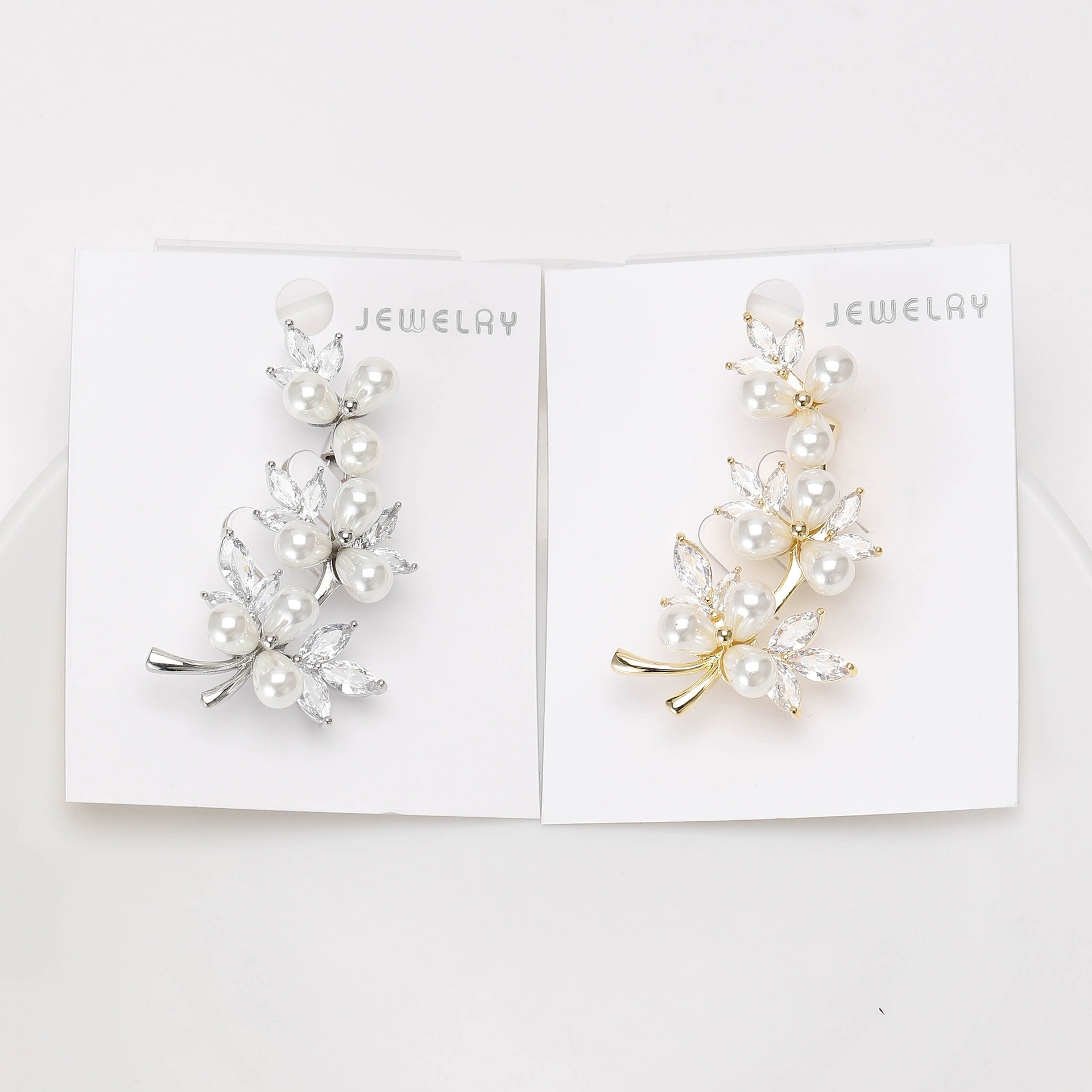 Luxurious Pin Flower Copper Inlay Pearl Zircon Women's Brooches display picture 1