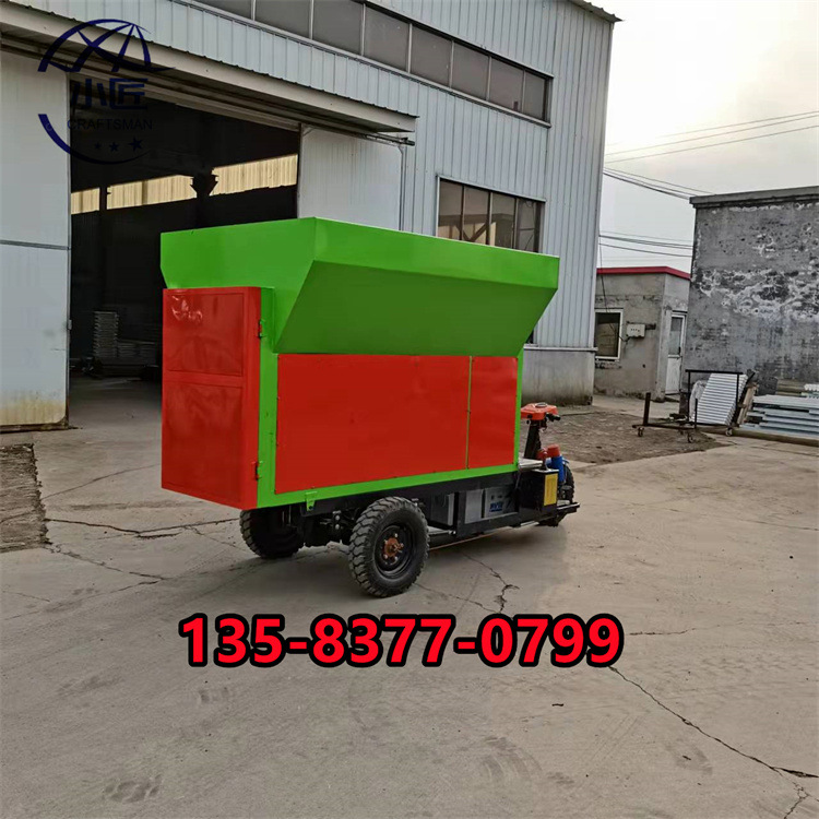 供应全自动饲料投料设备小型三轮撒料车养殖场自动喂料车厂家直销