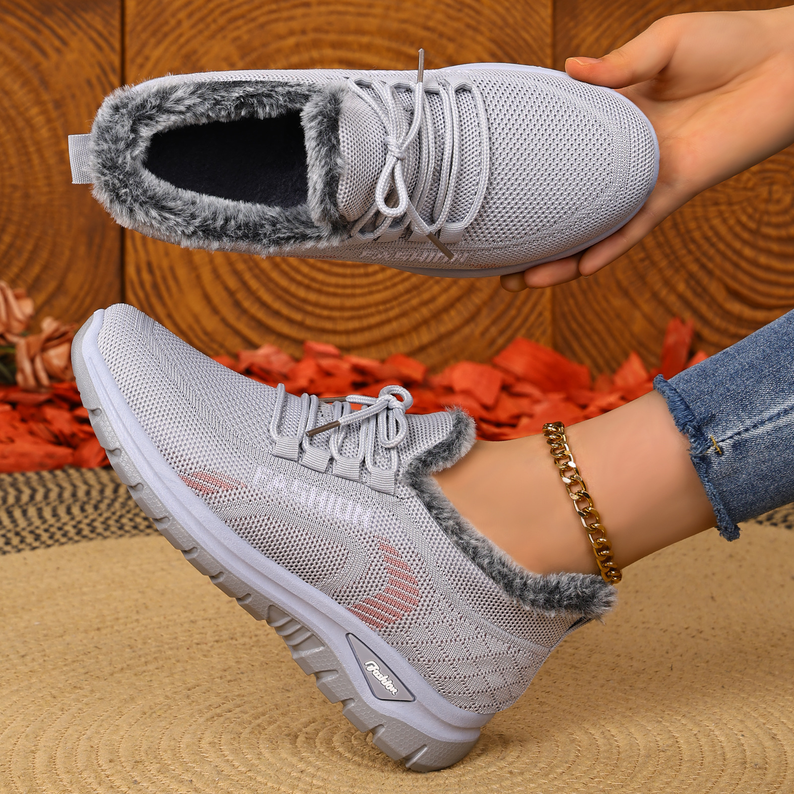 Zapatos de mujer de invierno transfronterizos de lana y calentamiento de algodón grueso botas de algodón de peluche de mediana edad y botas de madre ligeras y planas