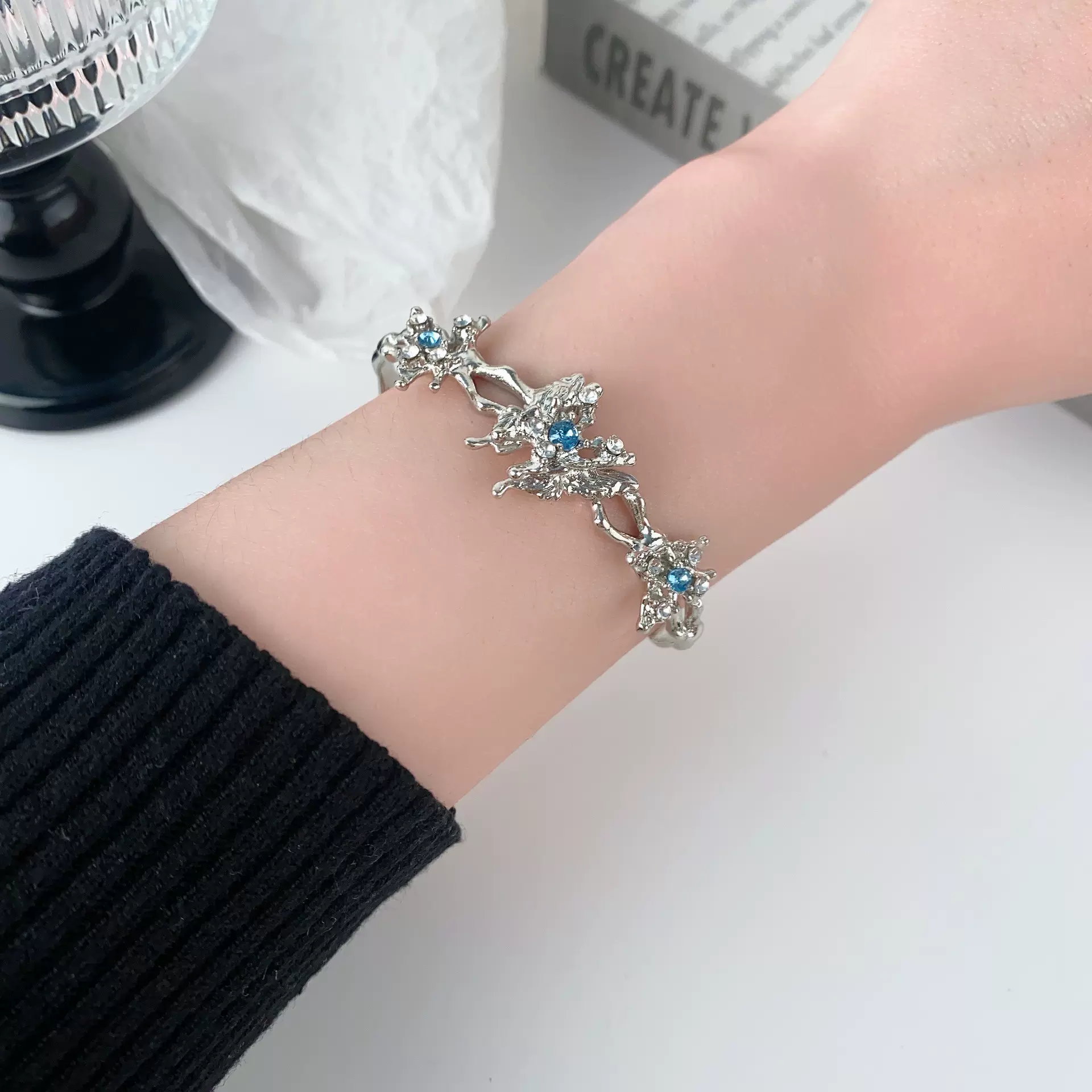 清冷感镶钻蝴蝶开口手镯小众设计ins个性高级感手环甜酷百搭手饰