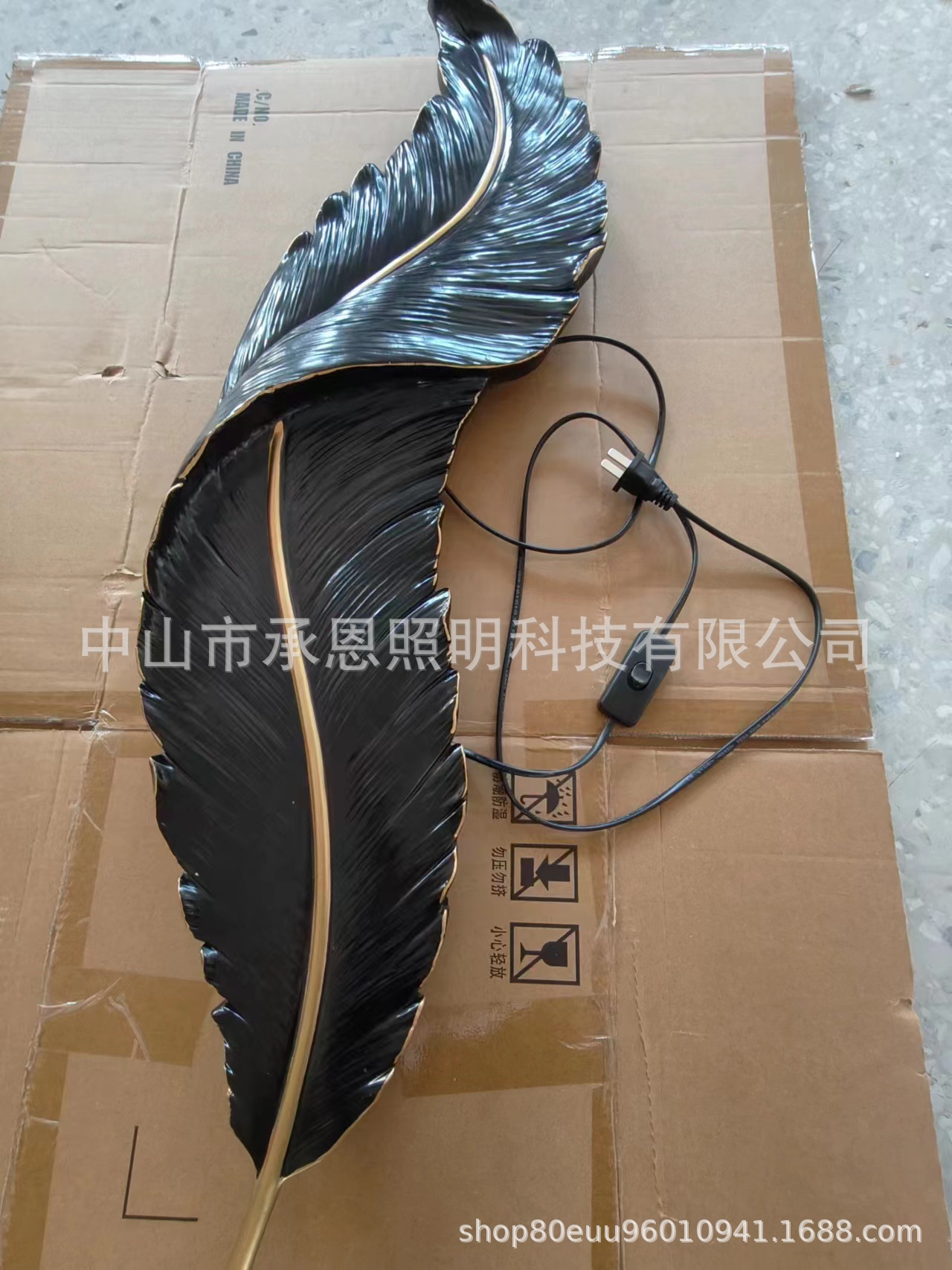 Nórdico creativo de plumas lámpara de pared de cabecera Tmall lámpara colgante de pared moderna Luz de lujo TV lámpara de pared de fondo lámpara de pared pasillo