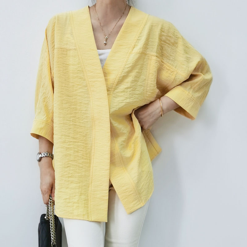 New Large Size Non-Iron Silk Shirt for Women with Three-Quarter Sleeves, Oversized Loose Fit, V-Neck, Made of Real Mulberry Silk New Large Size Non-Iron Silk Shirt for Women with Three-Quarter Sleeves, Oversized Loose Fit, V-Neck, Made of Real Mulberry Silk