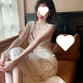 纯洁茉莉清冷氛围感仙美温柔优雅修身雪纺碎花连衣裙长裙