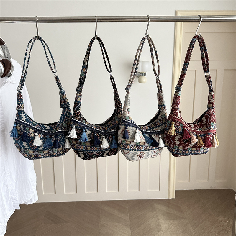 Large-capacity Bohemian tassel bag 2026 new ethnic style handbag tote bag ins shoulder crossbody bag