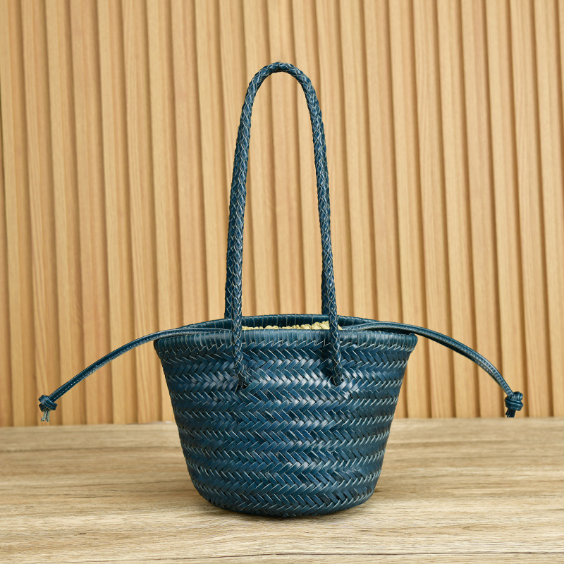 La misma bolsa de cuero de vaca tejida con capa de cabeza de la familia z, bolsos de hombro de cuero retro, bolsos de canasta de verduras hechas a mano de cuero, bolsos de playa de viaje, bolsos especiales