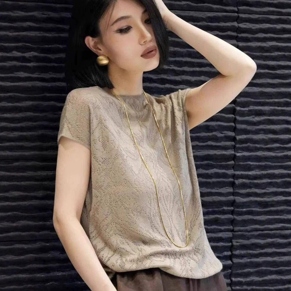 Áo thun nữ ngắn tay cổ tròn chất liệu jacquard, thiết kế vai rã, phong cách Hàn Quốc — Màu cà phê chi tiết 1