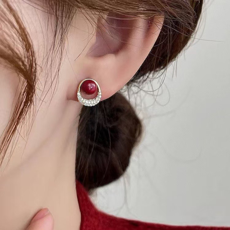 Cubic Zirconia And Pearl Stud Earrings For Everyday Elegance_voghion.com