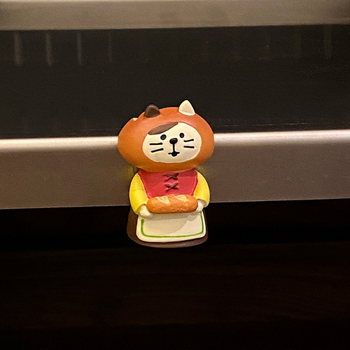 Creative Baked Cat Magnetic Refrigerator Magnet Cute Three-dimensional Cartoon Ice Cream Decoration Magnet Dessert Table Ornament