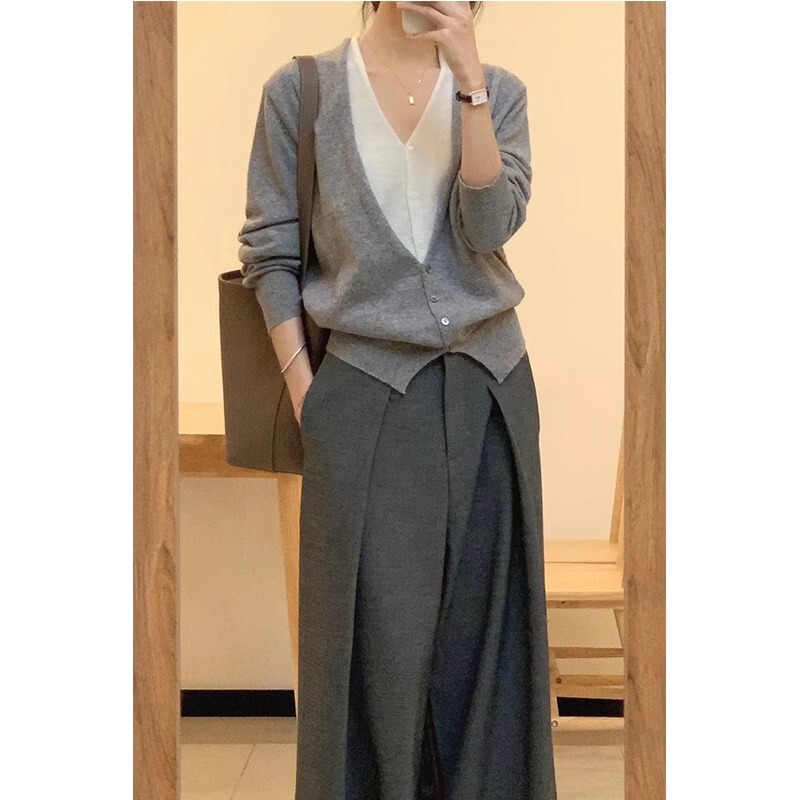 Grey Fake Two-piece V-neck Knitted Cardigan Early Autumn Women's Design Niche French Loose Short Long-sleeved Top Grey