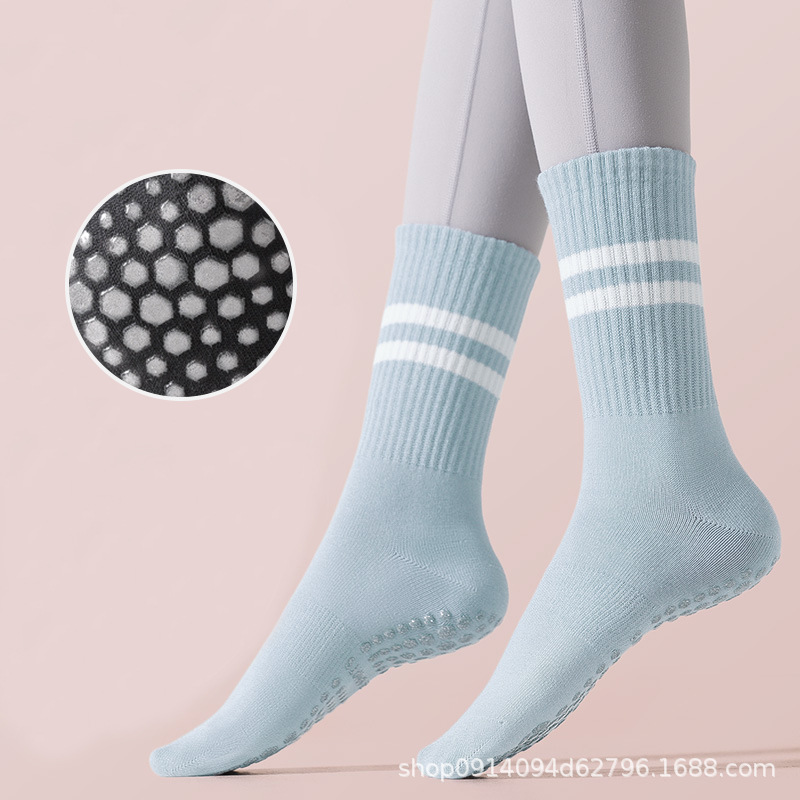 Calcetines de yoga nuevos de otoño para mujer, calcetines de algodón hasta la pantorrilla, calcetines deportivos de tubo medio corto con silicona antideslizante, calcetines de suelo blancos y negros