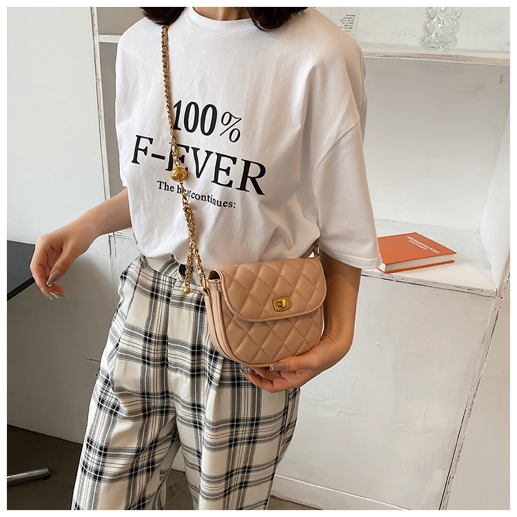 Fashion Rhombic Chain Solid Color Shoulder Messenger Small Square Bag display picture 10