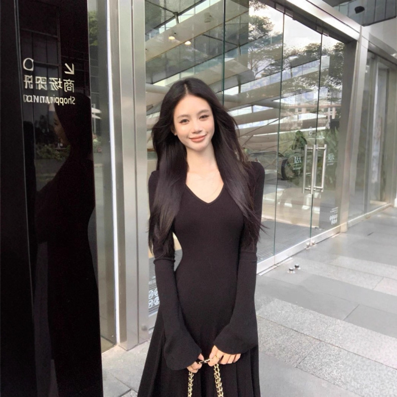法式针织连衣裙2025早秋新款设计感收腰掐腰长裙搭配大衣气质优雅|undefined