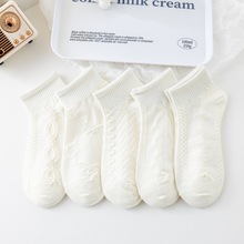 春夏薄款暗纹织花短筒女袜韩系奶油色运动百搭小白袜甜美可爱短袜