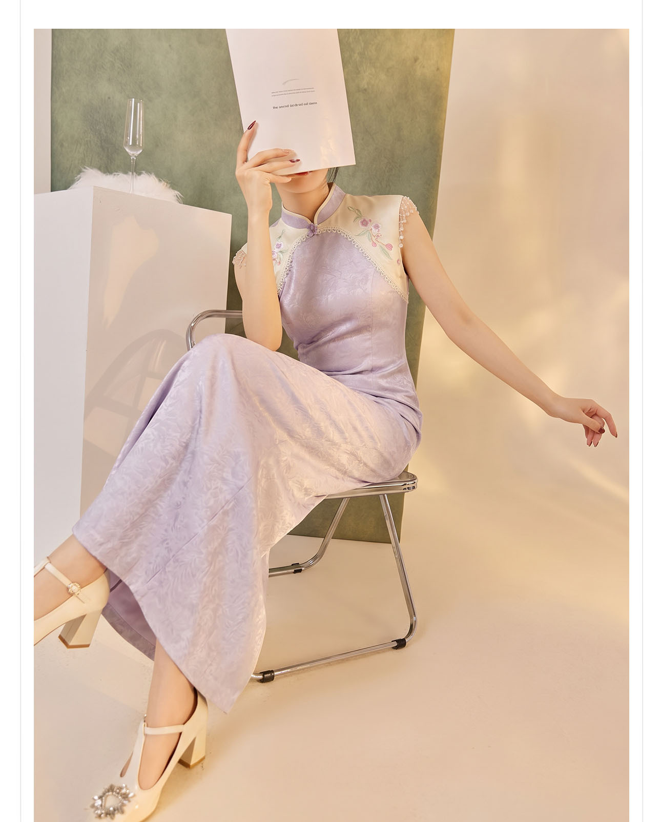 Đầm maxi satin sọc tông màu nối tay tua, cổ chẻ — Khoai tây tím chi tiết 3