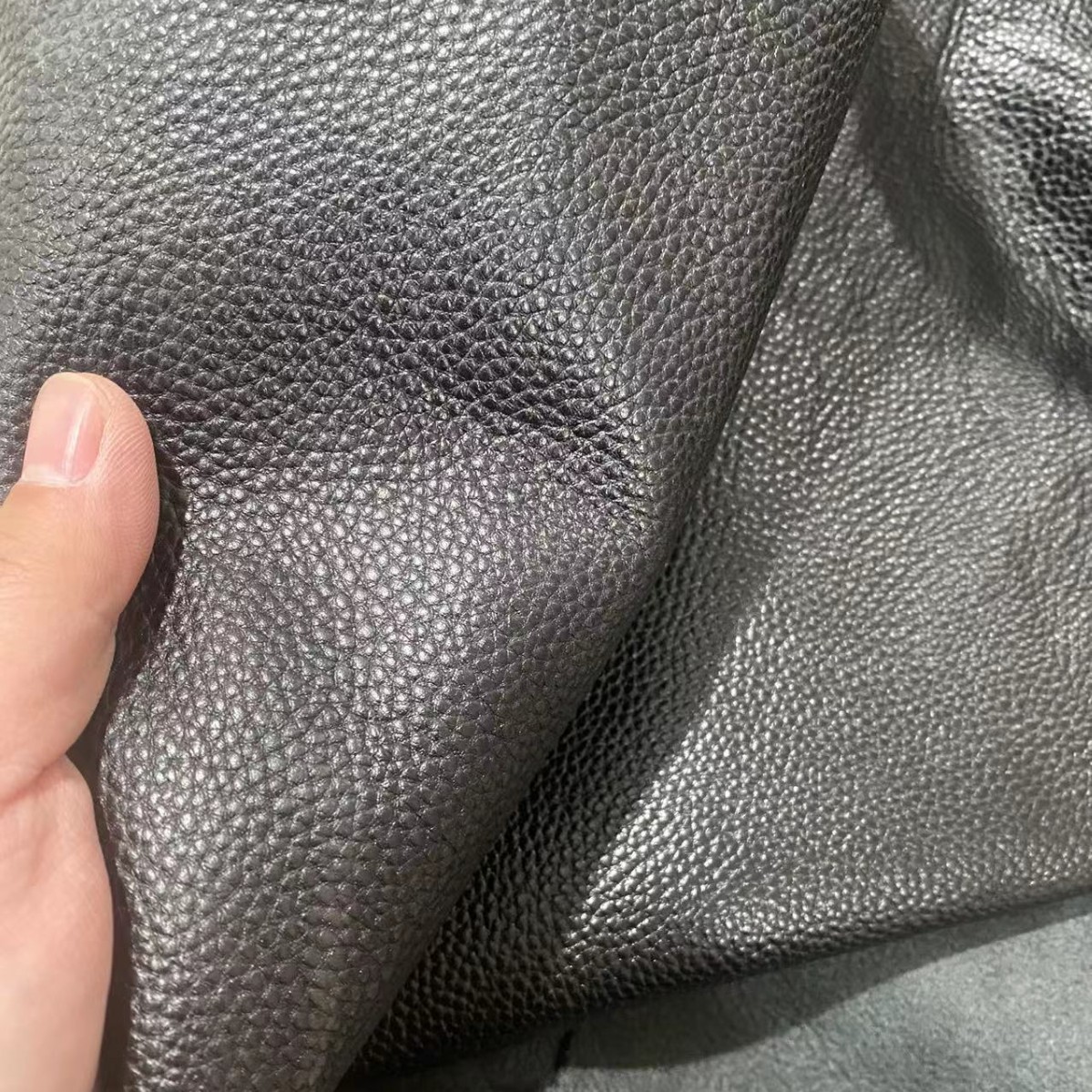 黑色色大荔枝纹头层牛皮爱马仕纹牛皮高档荔枝纹箱包真牛皮皮料