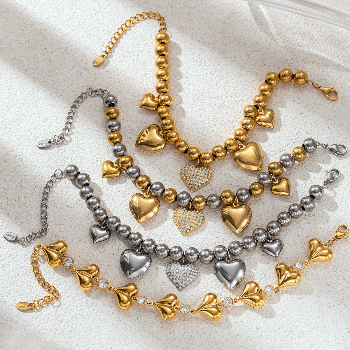 Tina Europa y América pulsera de acero inoxidable lujosa alta sensación de amor versátil más colgante diseño pulsera no se desvanece mujer
