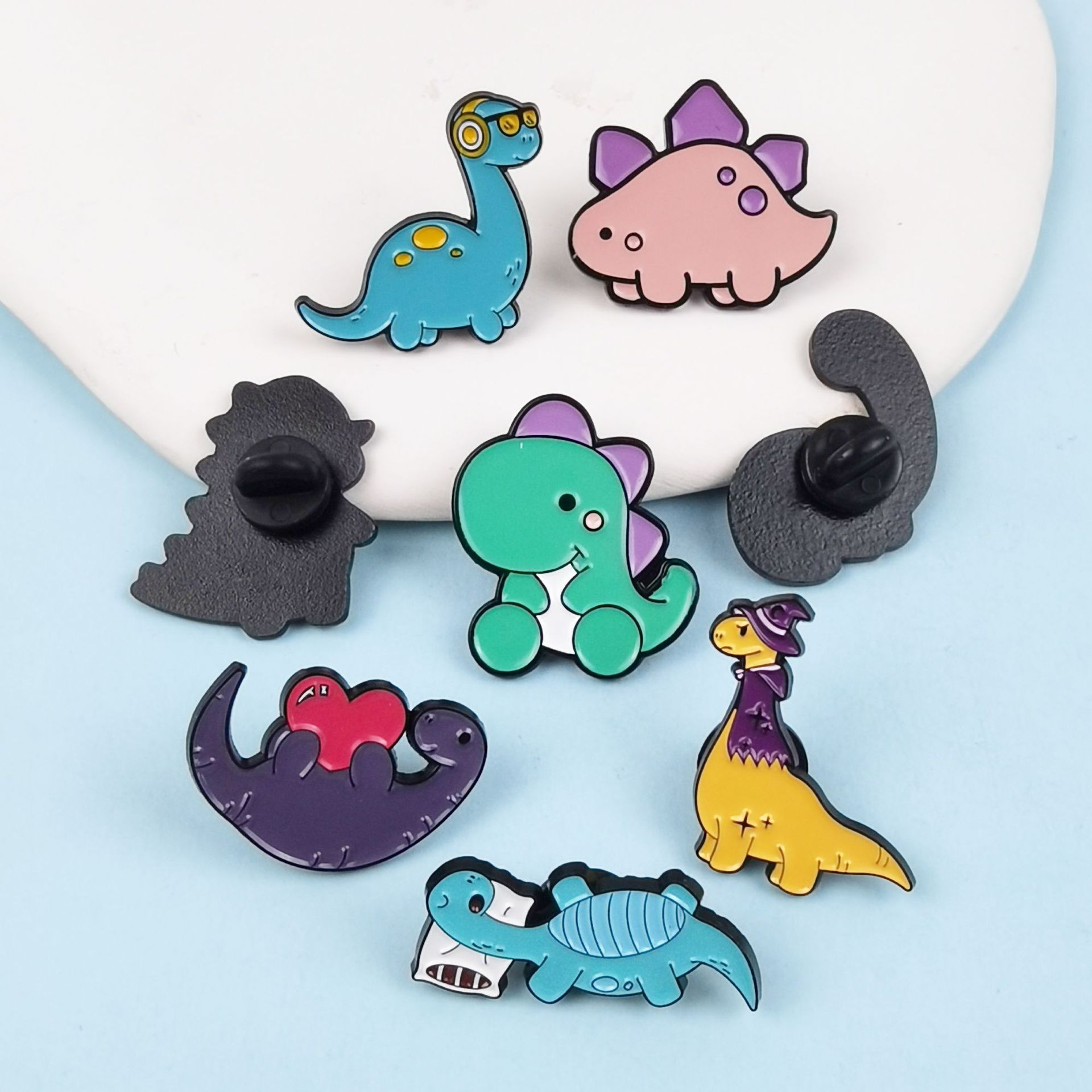 Lindo y lindo broche de dinosaurio pequeño, personalidad, estilo de dibujos animados, accesorios de mochila, accesorios de insignia de aleación de aceite de goteo de alfiler