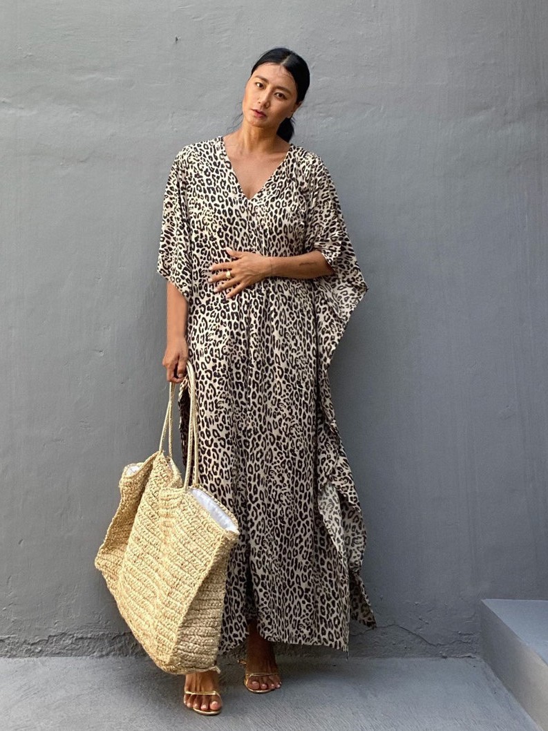 Camisas de playa europeas y americanas con patrón de leopardo sueltas, túnicas de vacaciones, camisetas de protección solar, camisetas de bikini MB255