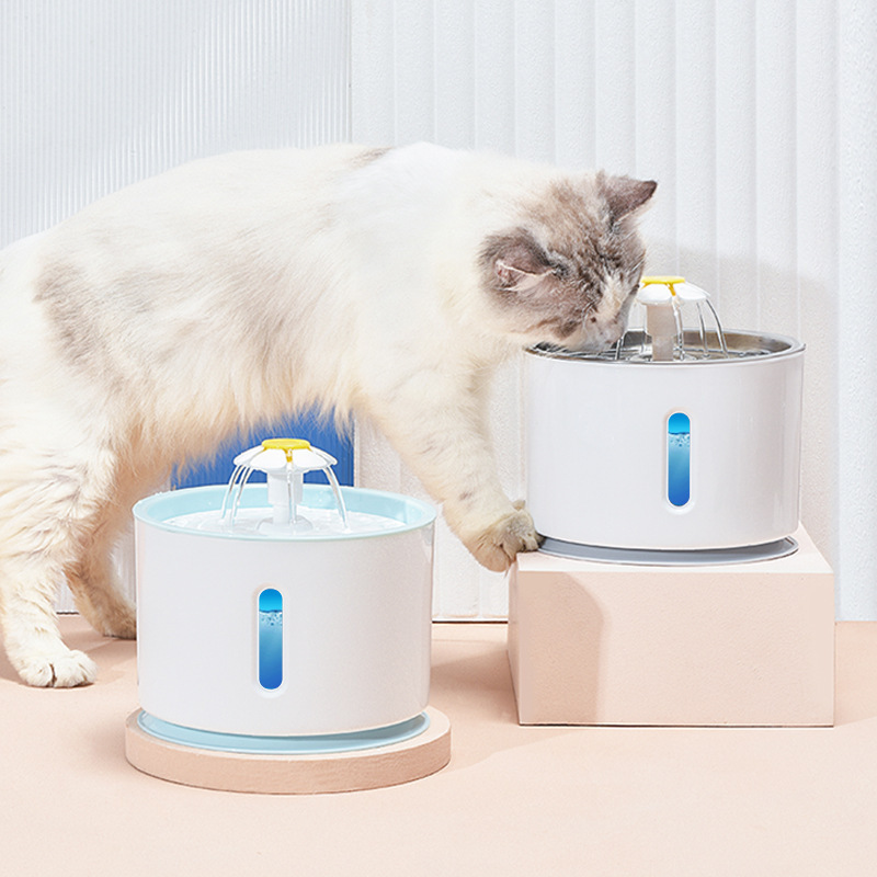 2.4L agua de gato verde PP agua de mascota pequeña flor LED nivel de agua de observación de escasez de agua alimentación de agua apagada