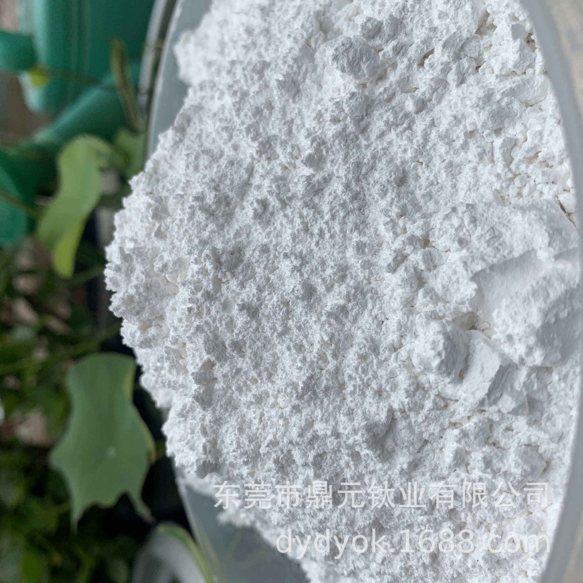 石英粉：用于高纯度金属硅、通讯用光纤等