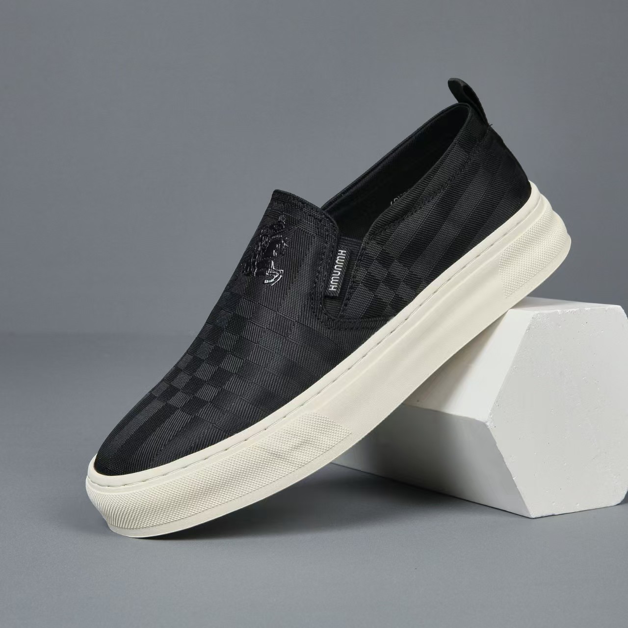 Spring 2025 New Knitted Cloth Shoes Fashionable Korean Style All-match Slip-on Lazy Shoes Fashionable Breathable Casual Shoes for Men