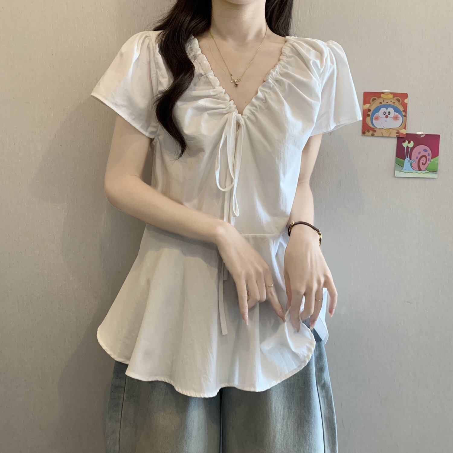 Áo thun nữ cổ V tay ngắn thiết kế dây rút eo — màu đen chi tiết 13