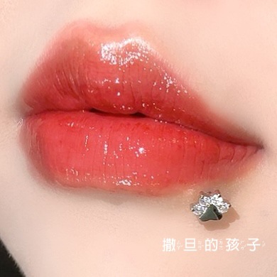 Pointed labret stud close-up product detail