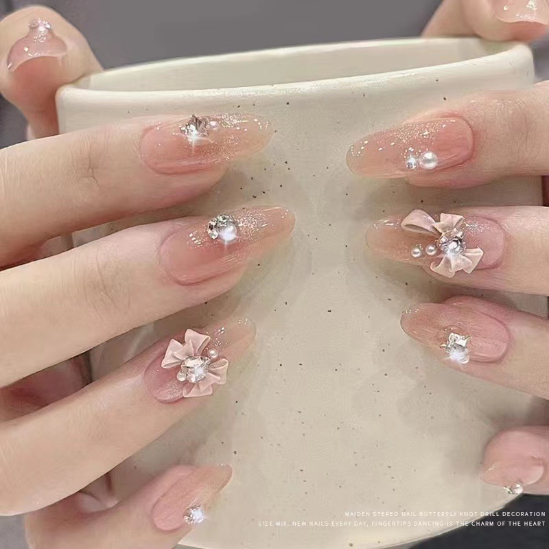 Celebridad en línea guerrero arco accesorios de uñas super flash todo partido tridimensional pila diamante amor accesorios de uñas al por mayor