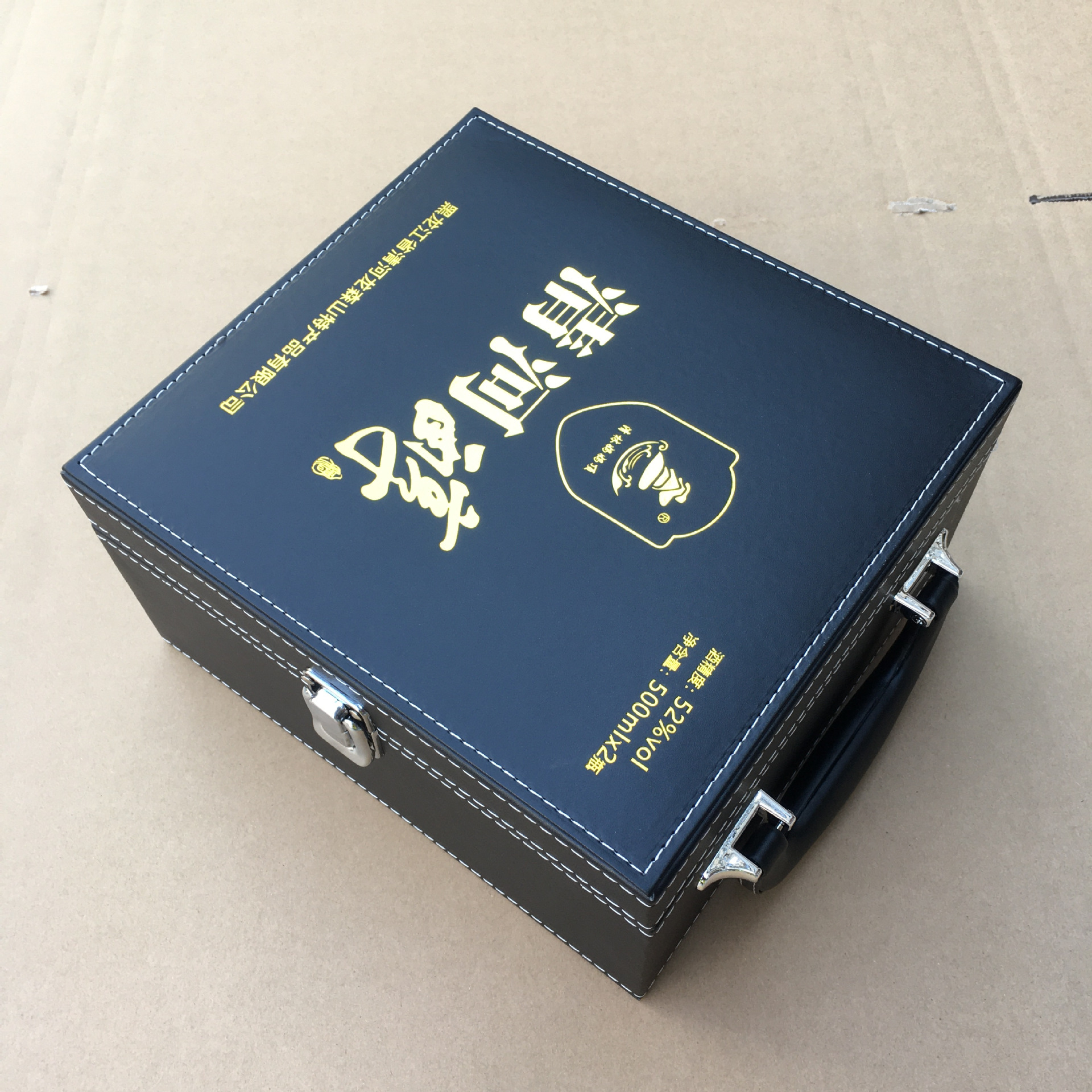 厂家生产/    皮质红酒包装箱      各款皮质六瓶红酒礼品箱