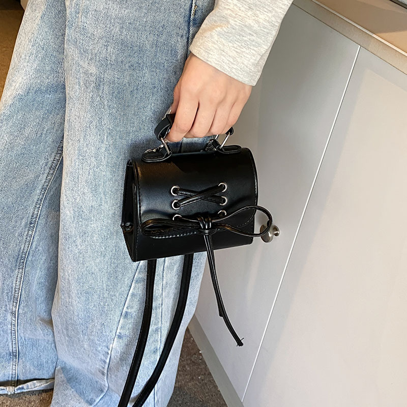 Diseño coreano de nicho bolso de mujer 2024 mini personalidad versátil bolso de moda arco de hombro bolso pequeño