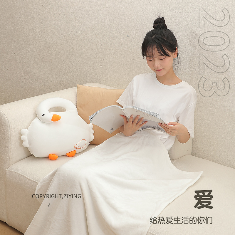 卡通抱枕被大鹅抱枕毯办公室午睡抱枕被子二合一车载便携被子批发