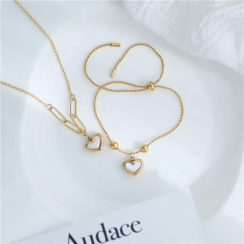 6g Weight Pendant Necklace Classification 1 Piece Quantity Daily Occasion Titanium Steel Material Heart Shape Pattern Women'S Gender Plating Design Retro Style Retro Heart Shape Titanium Steel Plating Pendant Necklace 1 Piece 6