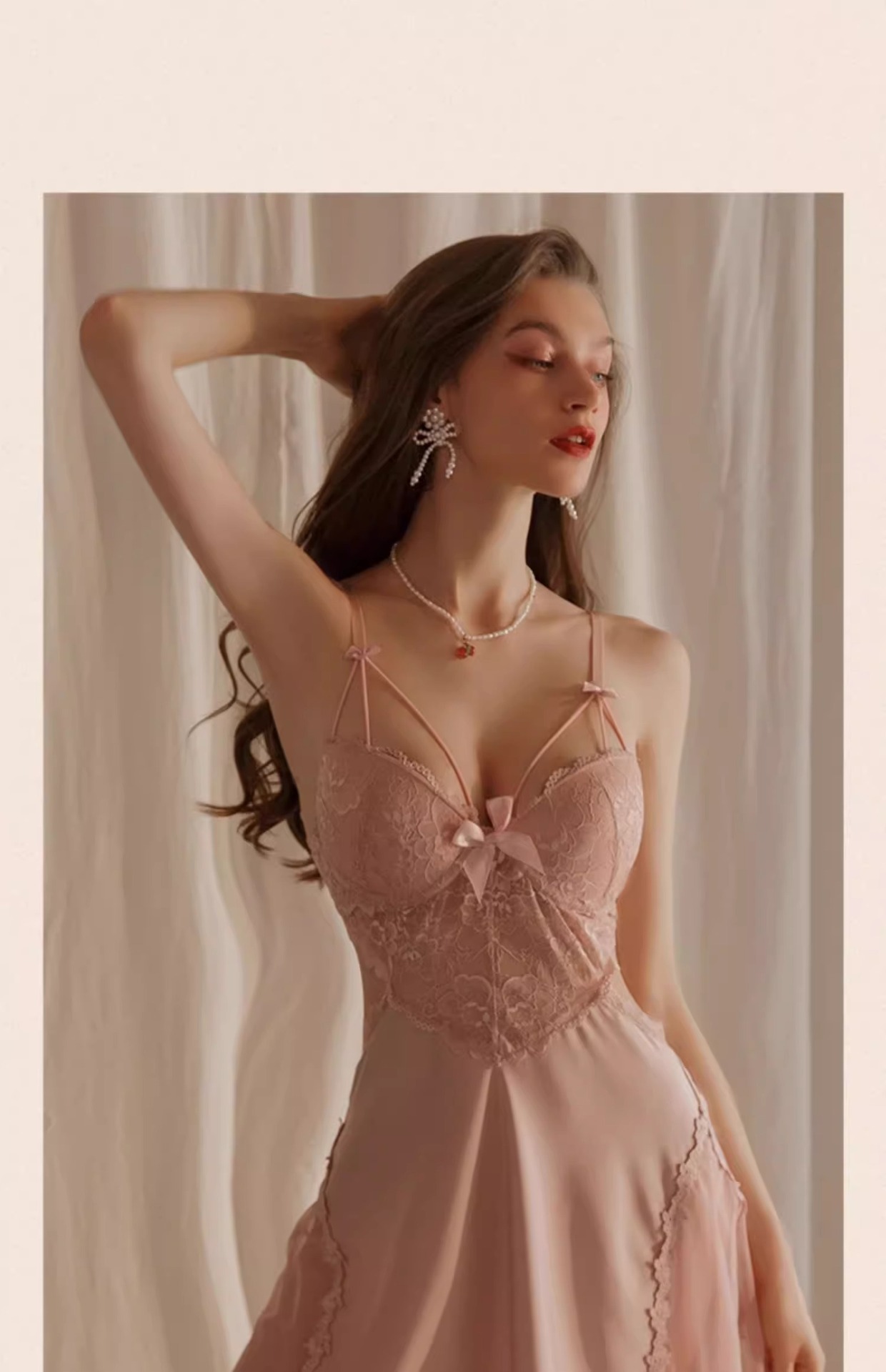 Luxuriöser, sexy Pyjama von Pure Desire | Damen-Nachthemd aus Eisseide mit Spitzenträgern | Integrierte Polster für betonte Kurven | Perfekt für Dates_voghion.com