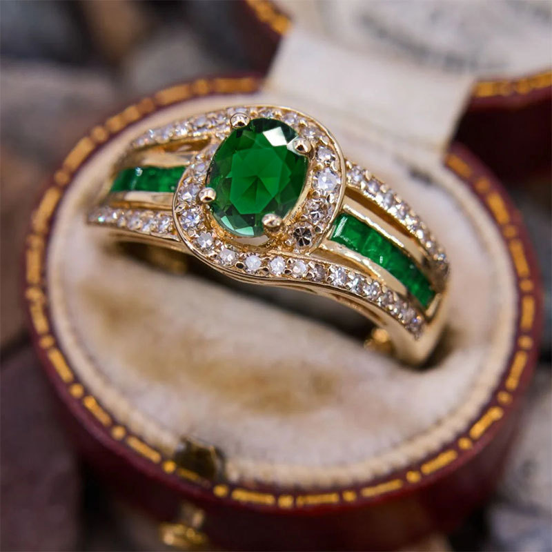 Sparkling Designer Ring For Women, Elegant And Comfortable Piece_voghion.com