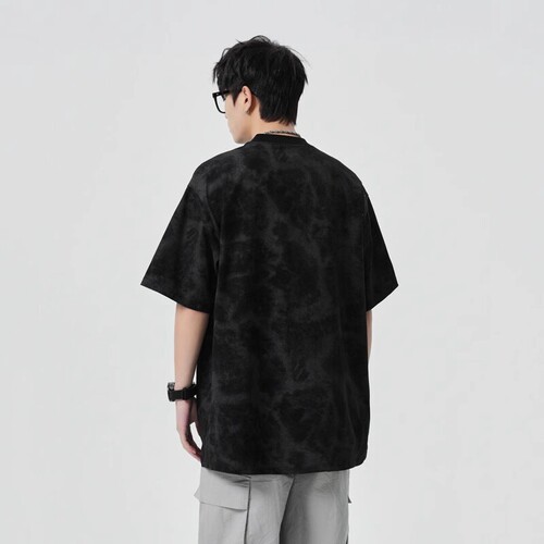 American-style retro streetwear t-shirt with a trendy vibe—high-end European/American urban aesthetic, short sleeves, minimalist design, perfect for summer couples.