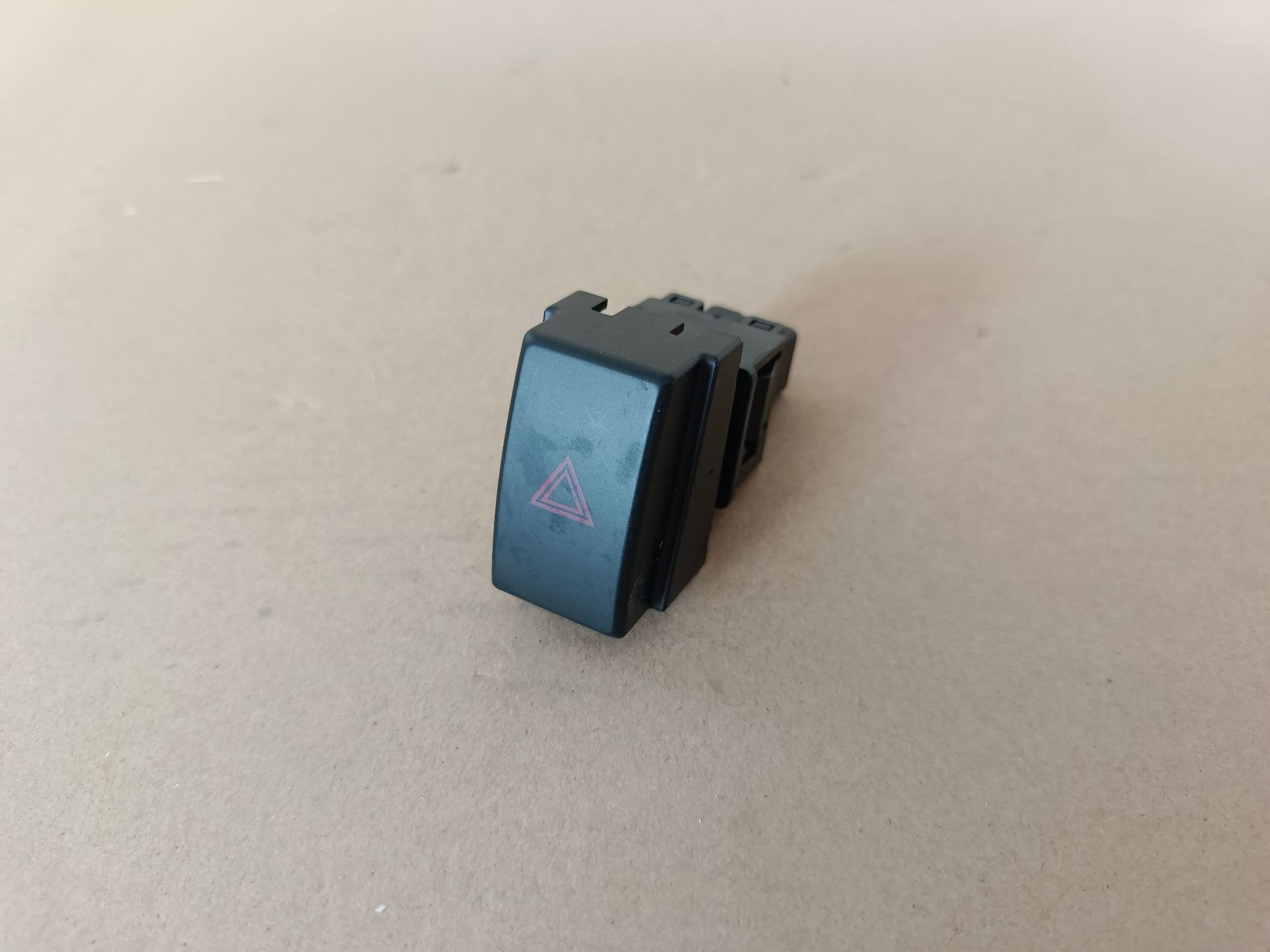 Suitable for Nissan Teana/Altima 2004-2007 hazard light switch warning light four-flash switch accessories