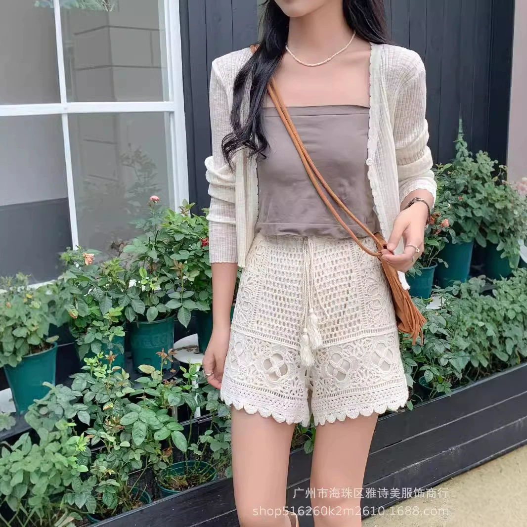 Летняя одежда нового гонконгского ветра с полыми веревками, иностранная ци, уменьшая возраст, высокая талия, чувство, короткие кружевные повседневные широкие брюки для женщин