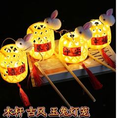 批发中秋节日儿童礼品玩具夜市摆地摊仿竹编手提发光兔子古风灯笼