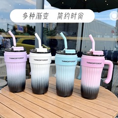 New trendy stainless steel tea break American-style oversized water bottle—beautiful design with a straw, offering simple and long-lasting insulation.