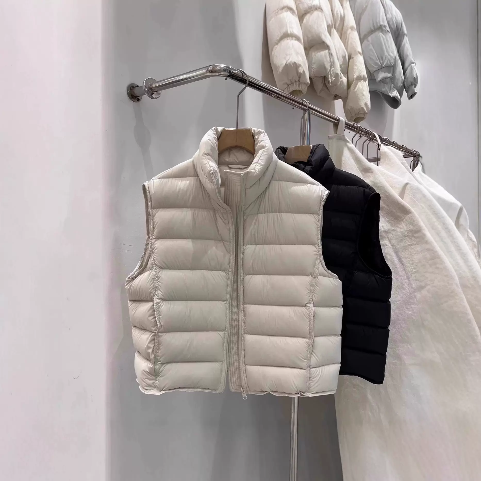 羽绒马甲女外穿2025冬季新款洋气百搭立领轻薄白鸭绒马夹坎肩外套