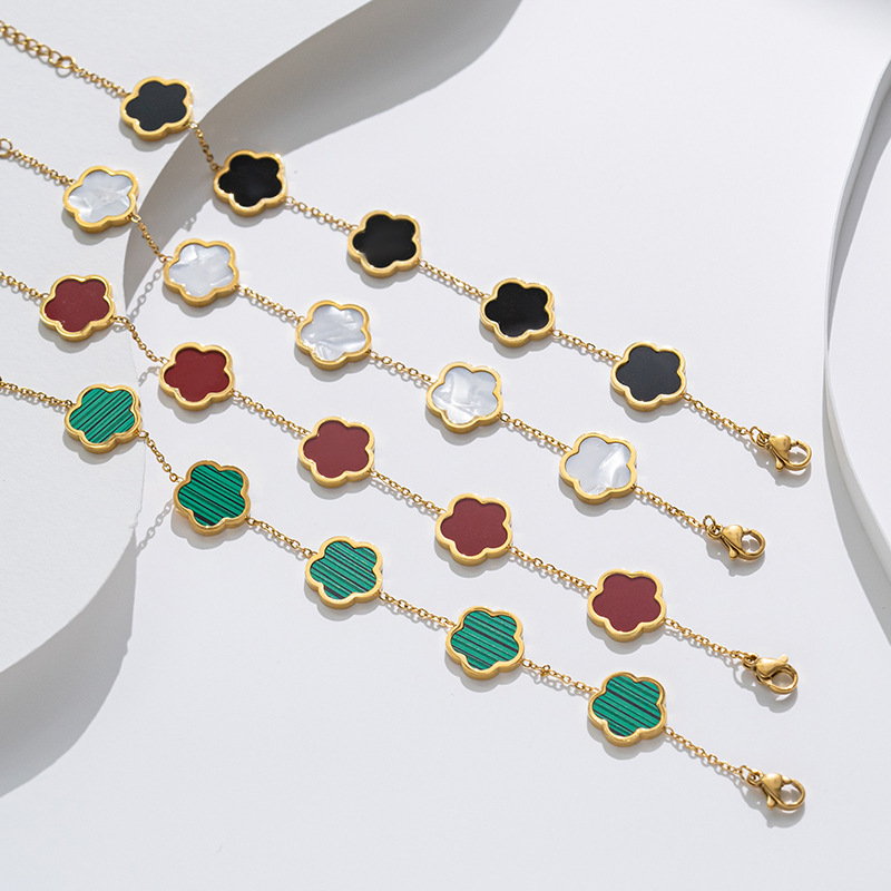 Flor de trébol de cinco hojas collar de acero de titanio nicho femenino colgante de ciruela Cadena de clavícula temperamento de moda europea y americana collar de cinco flores