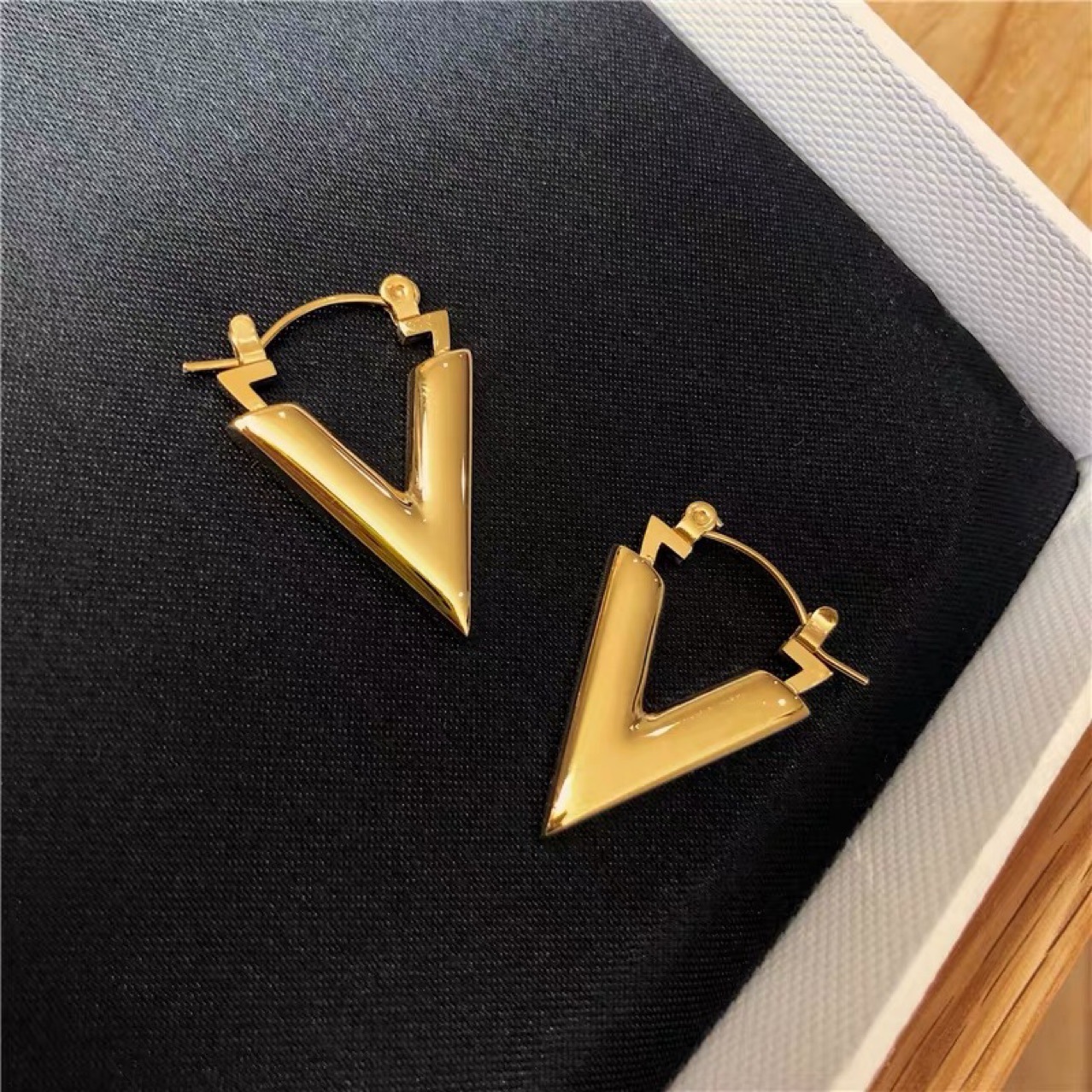 Fashion Hypoallergenic Triangle Titanium Steel Earrings display picture 1